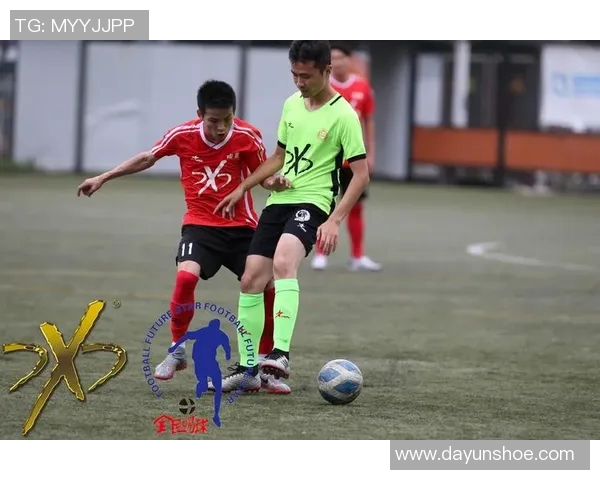 当红足球球星兼职送快递引发热议球迷纷纷感叹人生百味 当红足球球星兼职送快递引发热议球迷纷纷感叹人生百味